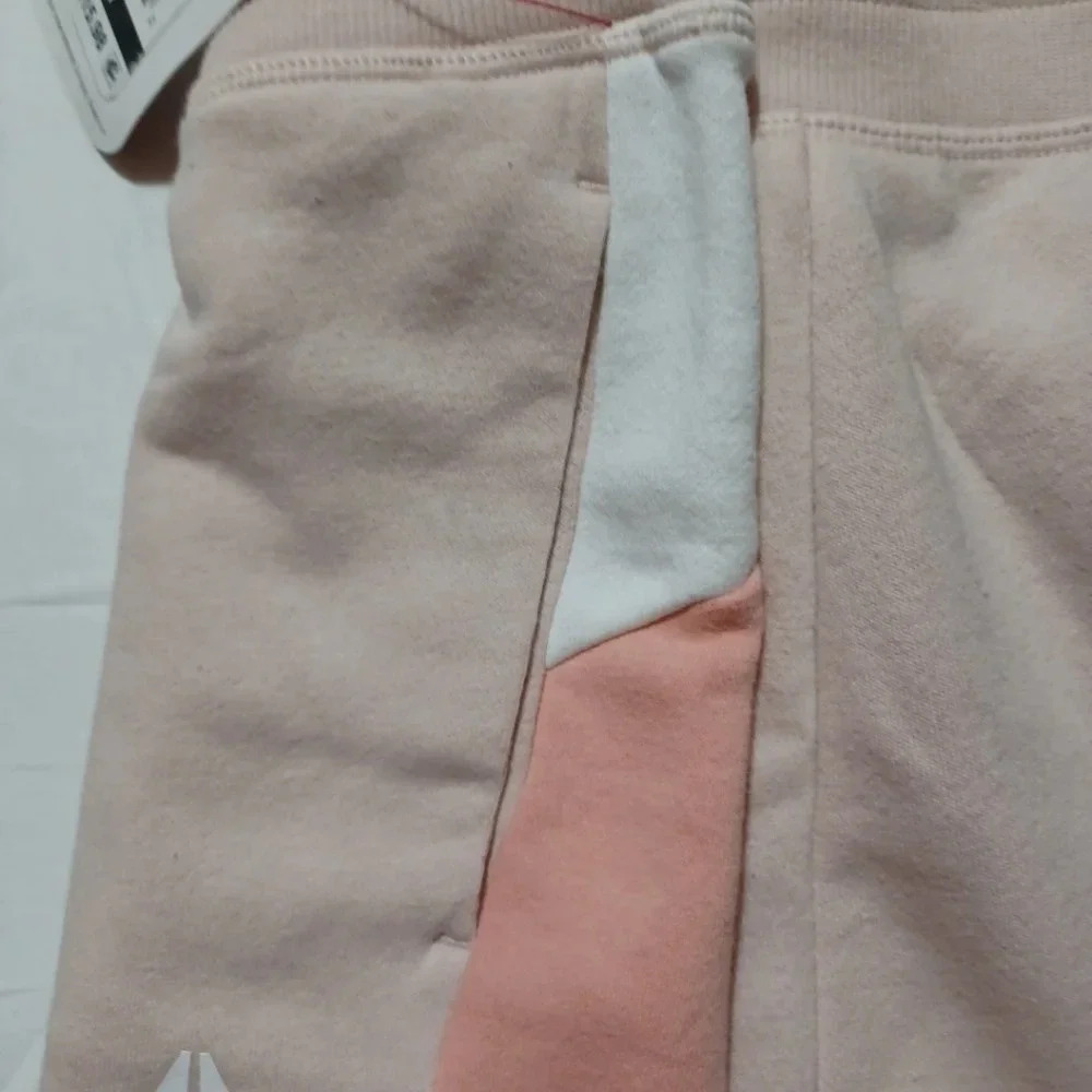 Reebok pink sweat shorts NWT - Picture 3 of 6